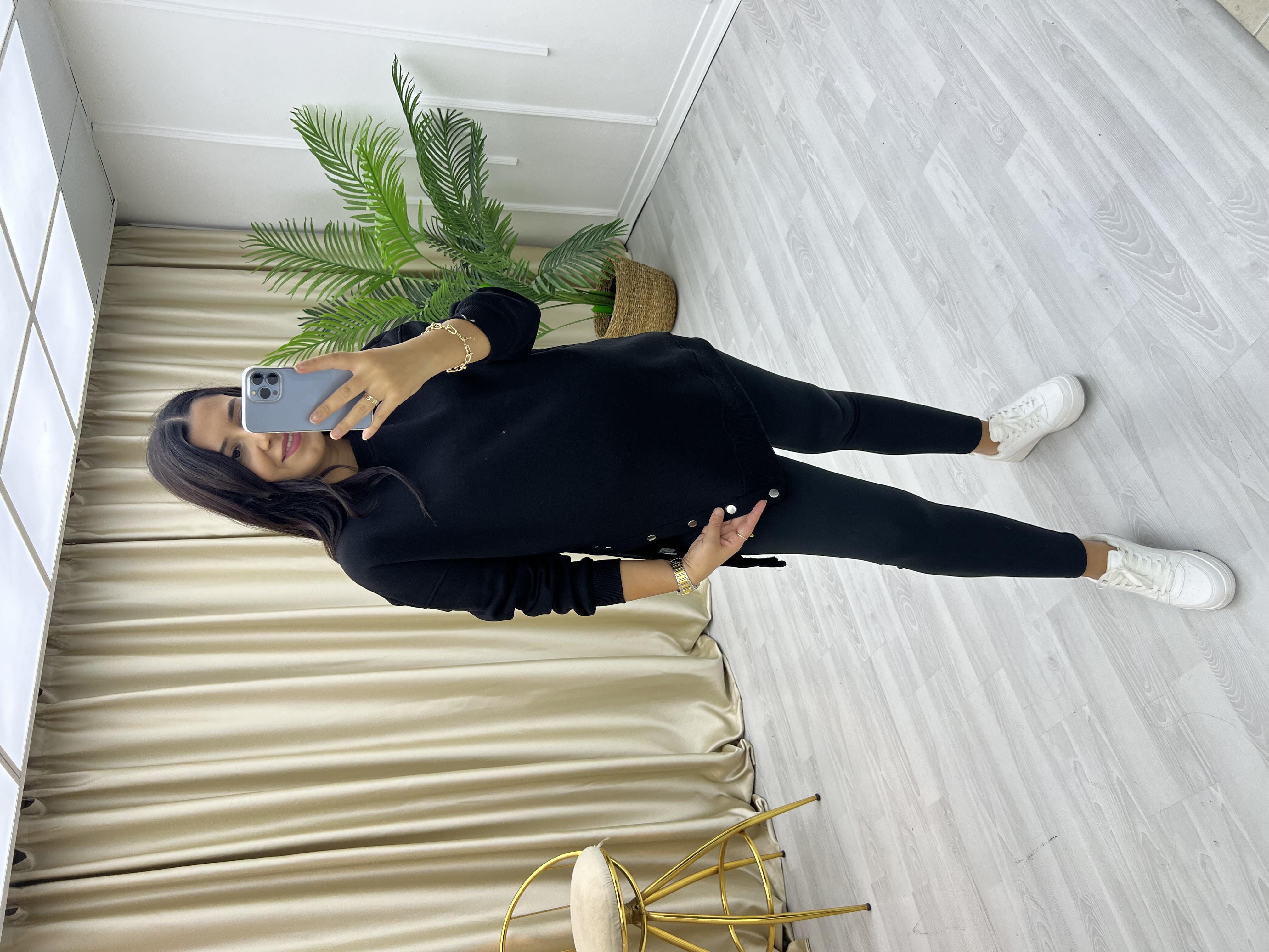 Yanlar Zımbalı Şardonlu Sweat Siyah