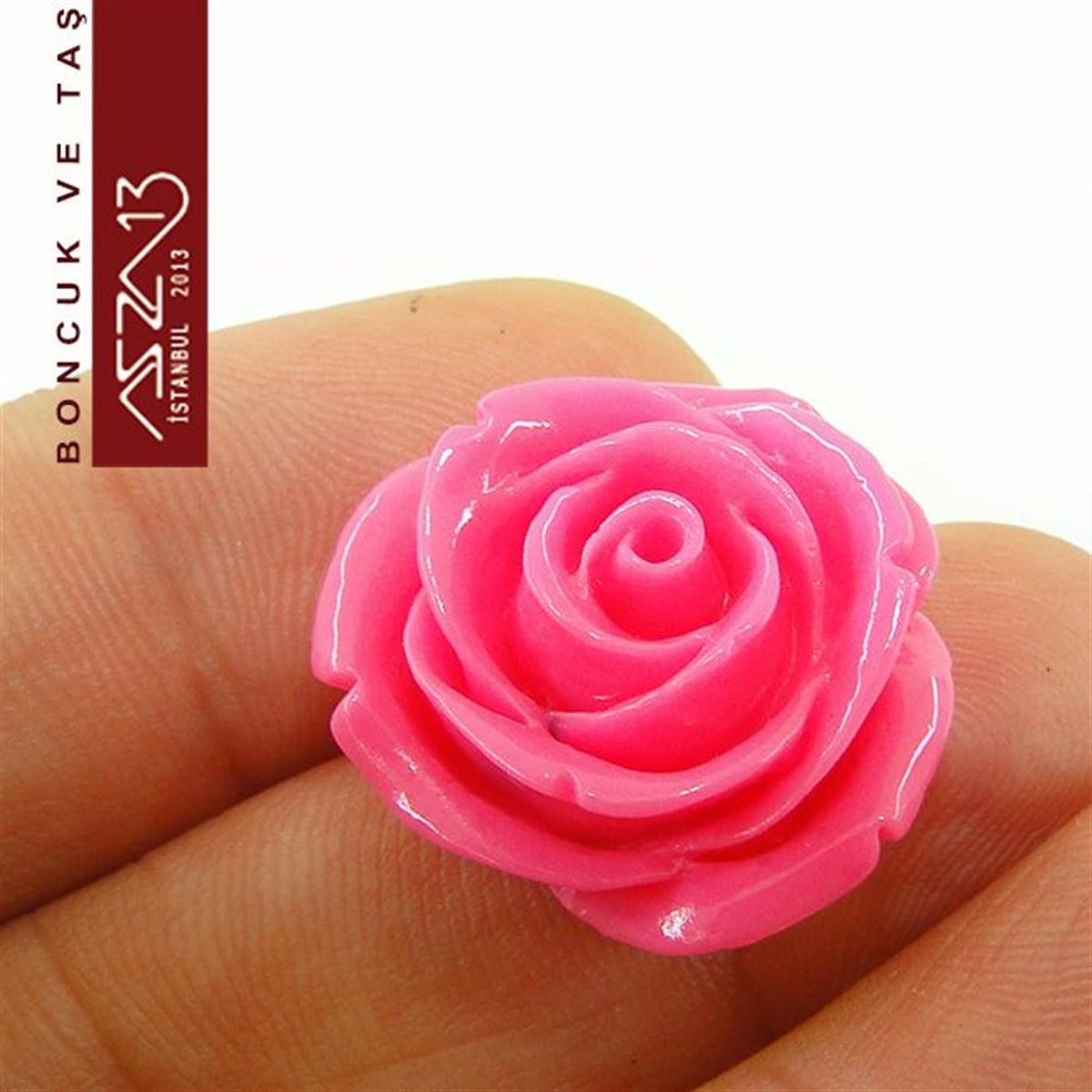 Koyu Pembe Gül, 23 mm, Delikli ve Yapıştırma Yüzeyli / Paket İçeriği 1 Adet