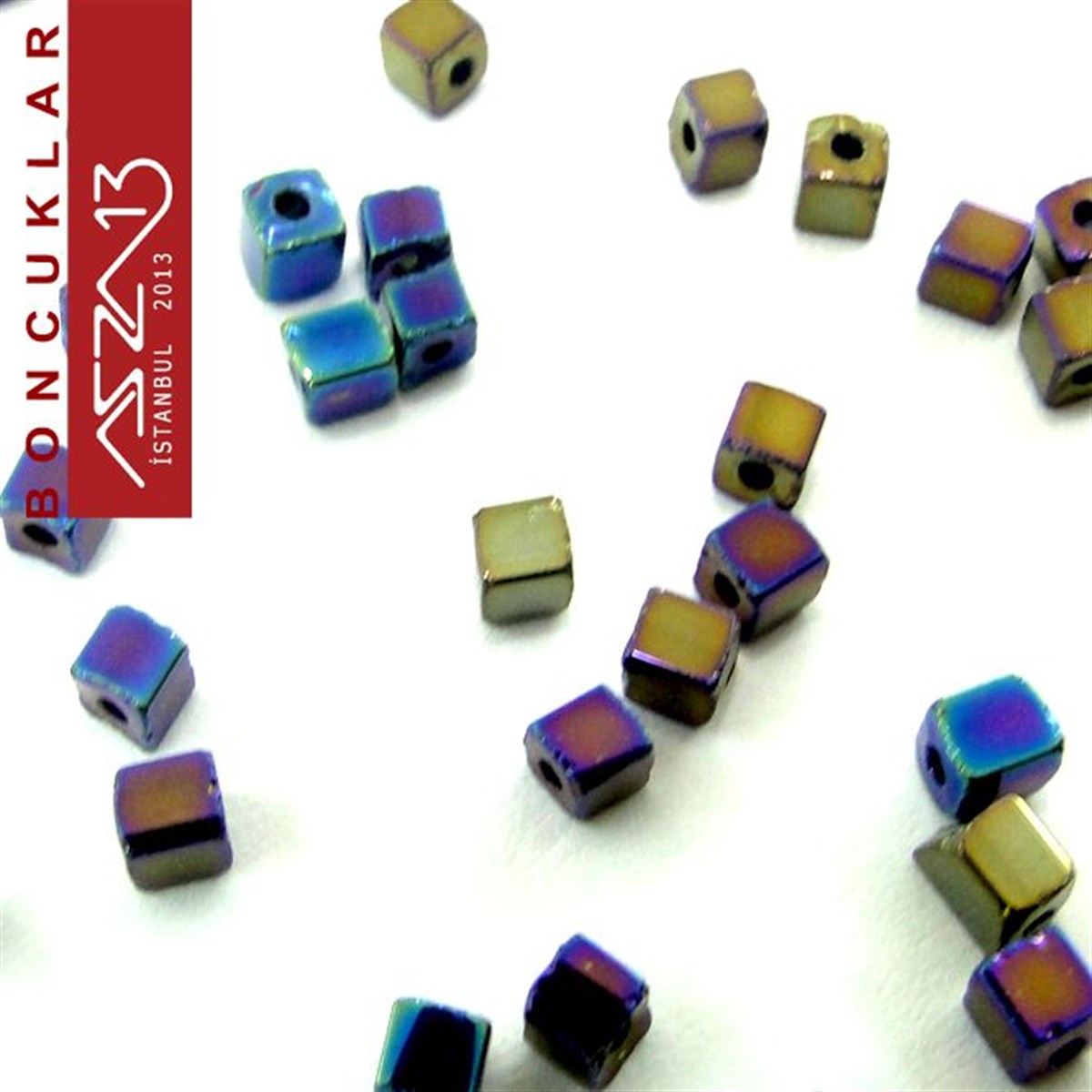 Janjanlı Mavi-Mor Opak 2,6x2,6 mm Küp (Kare) Cam Boncuk / Paket İçeriği 300 Adet