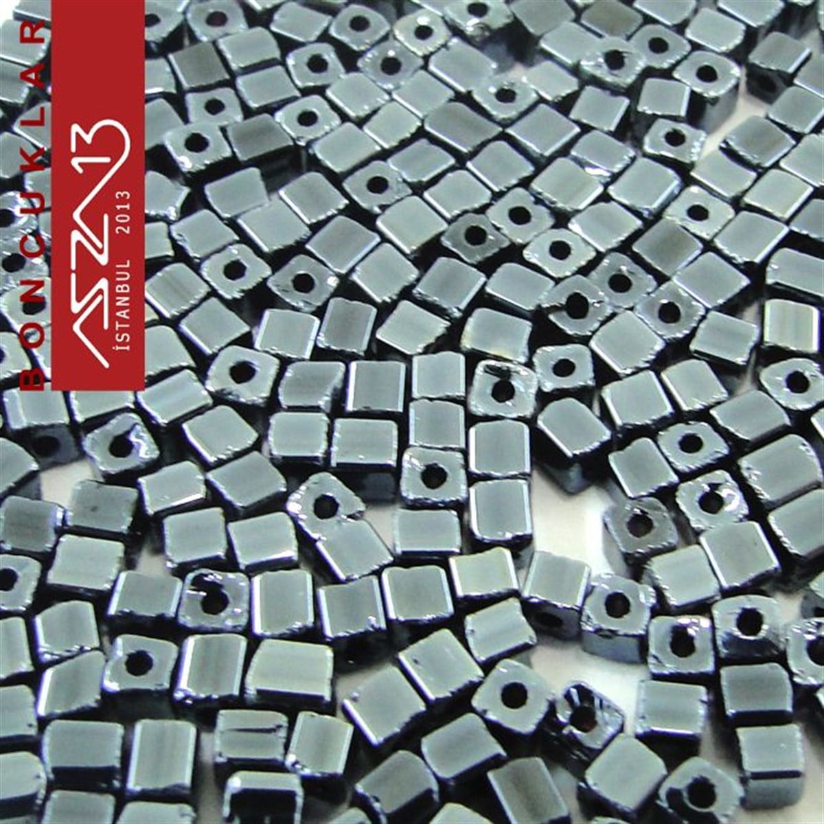 Metalik Koyu Füme Opak 2,0x2,0 mm Küp (Kare) Cam Boncuk / Paket İçeriği 780 Adet