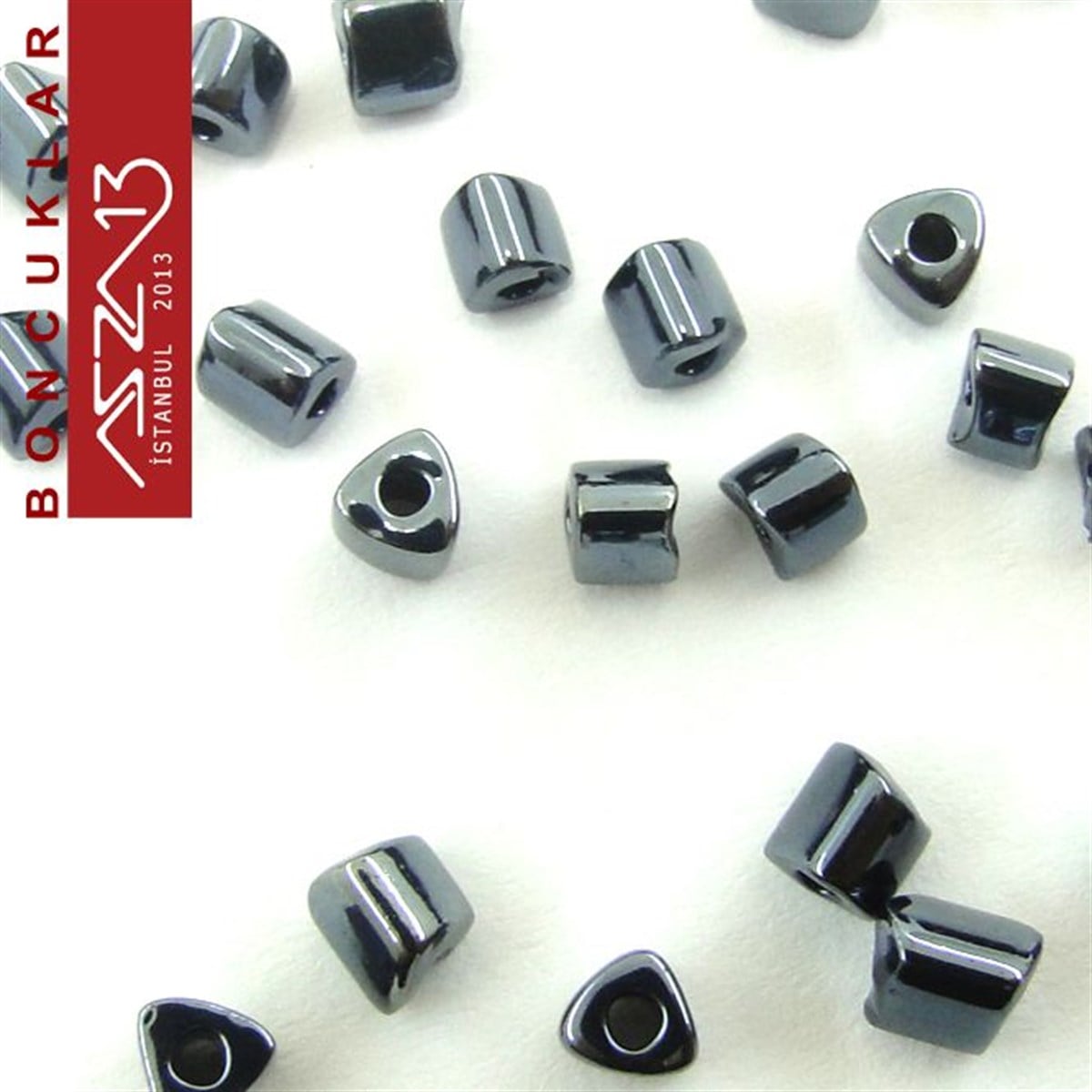 Metalik Koyu Füme, Opak 3,5x3,5 mm Üçgen Prizma Cam Boncuk / Paket İçeriği 160 Adet