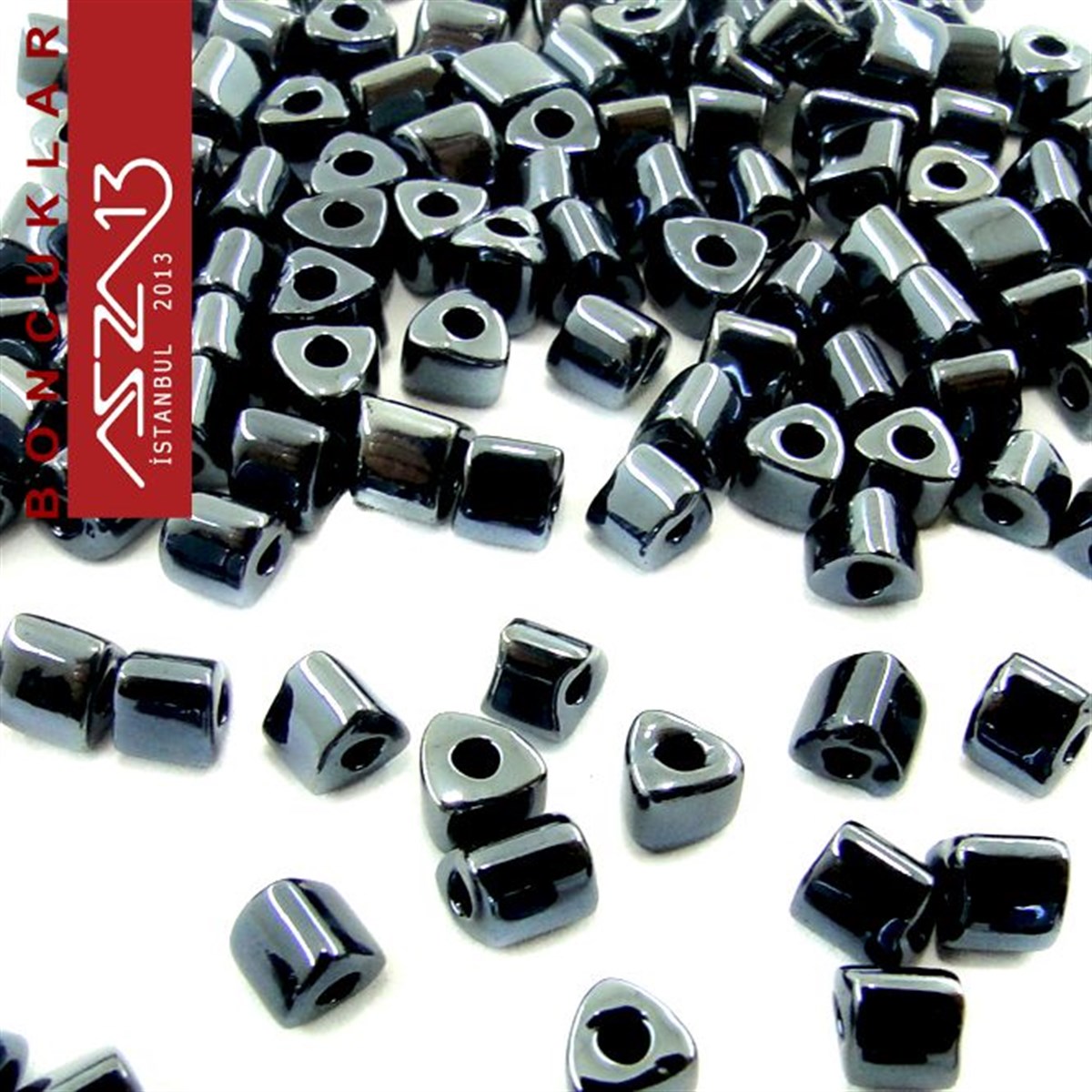 Metalik Koyu Füme, Opak 3,5x3,5 mm Üçgen Prizma Cam Boncuk / Paket İçeriği 160 Adet