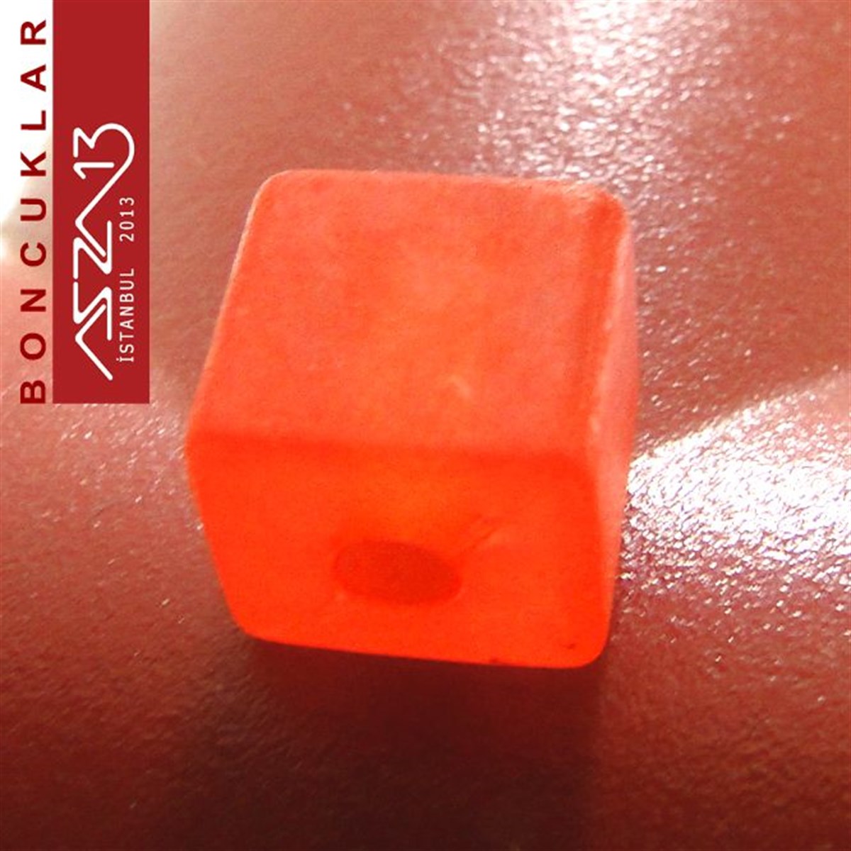 8x8 mm, Epoxy, Kırmızı Küp Boncuk / Paket İçeriği 10 Adet