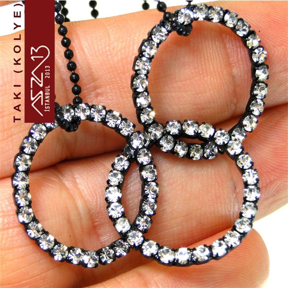 Siyah Nikel Kaplama Kristal Taşlı 3lü Halka Kolye (Zincir Boyu 45 cm) Düğün Kolyesi