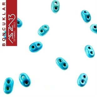 65 Adet 2,5x5 mm Metalik Turkuaz Renkli Twin Cam Boncuk (3,8 gr)