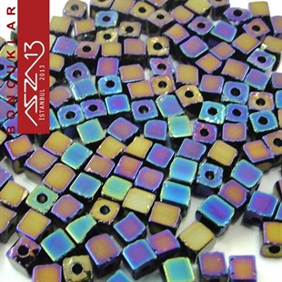 Janjanlı Mavi-Mor Opak 2,6x2,6 mm Küp (Kare) Cam Boncuk / Paket İçeriği 300 Adet