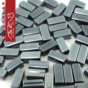 Metalik Koyu Füme Opak 3,4x7,0 mm Dikdörtgen Prizma Cam Boncuk / Paket İçeriği 60 Adet