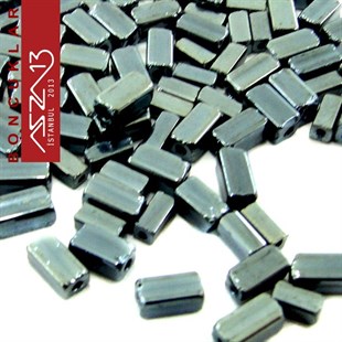 Metalik Koyu Füme Opak 2,6x5,0 mm Dikdörtgen Prizma Cam Boncuk / Paket İçeriği 230 Adet