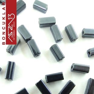Metalik Koyu Füme Opak 3,4x7,0 mm Dikdörtgen Prizma Cam Boncuk / Paket İçeriği 60 Adet