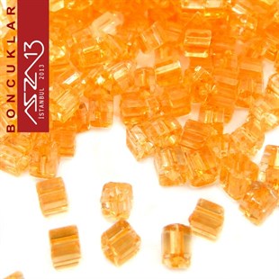 Turuncu Şeffaf 2,6x2,6 mm Küp (Kare) Cam Boncuk / Paket İçeriği 350 Adet