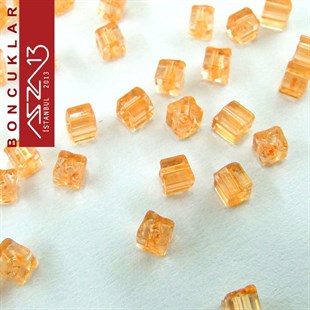 Turuncu Şeffaf 2,6x2,6 mm Küp (Kare) Cam Boncuk / Paket İçeriği 350 Adet