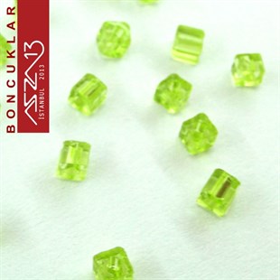 Yeşil Şeffaf 2,6x2,6 mm Küp (Kare) Cam Boncuk / Paket İçeriği 350 Adet