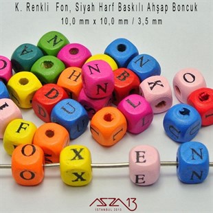 Küp Formunda 10 mm Karışık Renkli Fon, 95 Adet Siyah Renk Harf Baskılı Ahşap (Tahta) Boncuk (50 Gr)