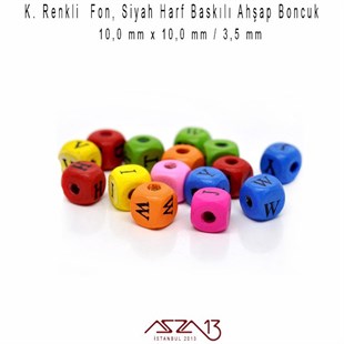 Küp Formunda 10 mm Karışık Renkli Fon, 95 Adet Siyah Renk Harf Baskılı Ahşap (Tahta) Boncuk (50 Gr)