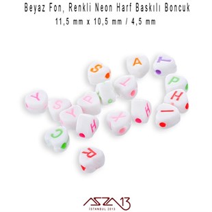 275 Adet 10,5 mm Beyaz Fon, Karışık Renkli Harfli Yassı Kalp Boncuk (100 Gr)