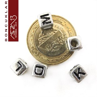 208 Adet 7 mm Gümüş Fon, Siyah Harfli Küp Boncuk (50 Gr)
