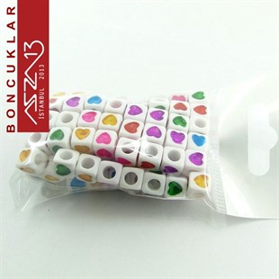 85 Adet 7 mm Beyaz Fon, Karışık Renkli Kalpli Küp Boncuk (20 Gr)