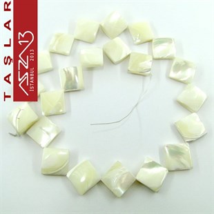 22 Adet 14 mm Beyaz Renk Kare Sedef Doğal Taş (35 gr)