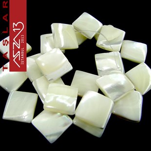22 Adet 14 mm Beyaz Renk Kare Sedef Doğal Taş (35 gr)