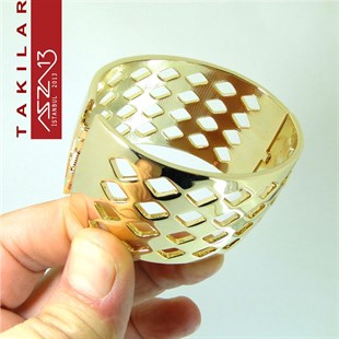 Altın Kaplama Kafes Motifli Metal Kelepçe Bileklik