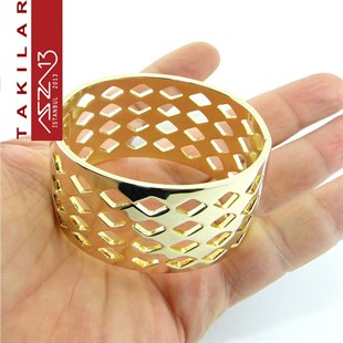 Altın Kaplama Kafes Motifli Metal Kelepçe Bileklik