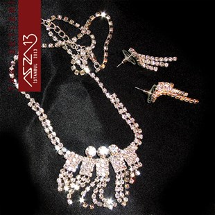Gümüş Kaplama ve Şeffaf Kristal Taşlı Küpe ve Kolye Takı Seti (Düğün Takısı)