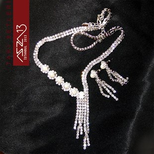 Gümüş Kaplama ve Şeffaf Kristal Taşlı ve İncili Küpe ve Kolye Takı Seti (Düğün Takısı)