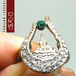 Kız Kulesi Figürlü, Emerald Taşlı Antik Pirinç Yüzük