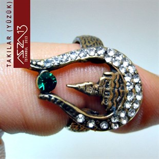 Kız Kulesi Figürlü, Emerald Taşlı Antik Pirinç Yüzük