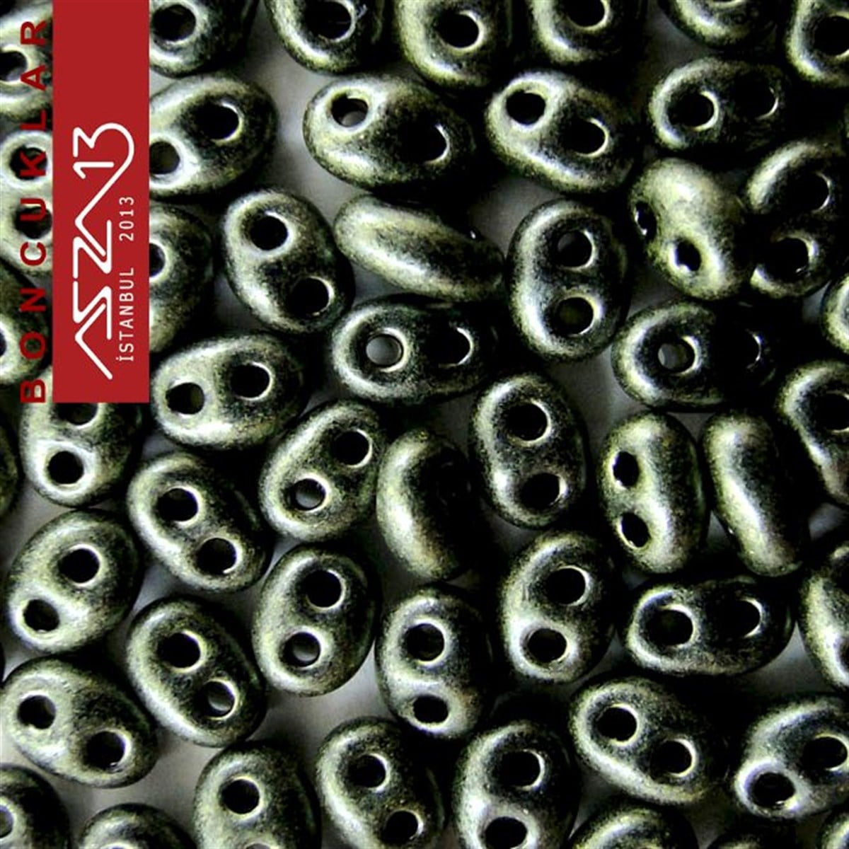 Cam Çift Delikli Twins BoncukBONCUK ve TAŞPreciosa65 Adet 2,5x5 mm Metalik Petrol Yeşili Renkli Twin Cam Boncuk (3,8 gr)