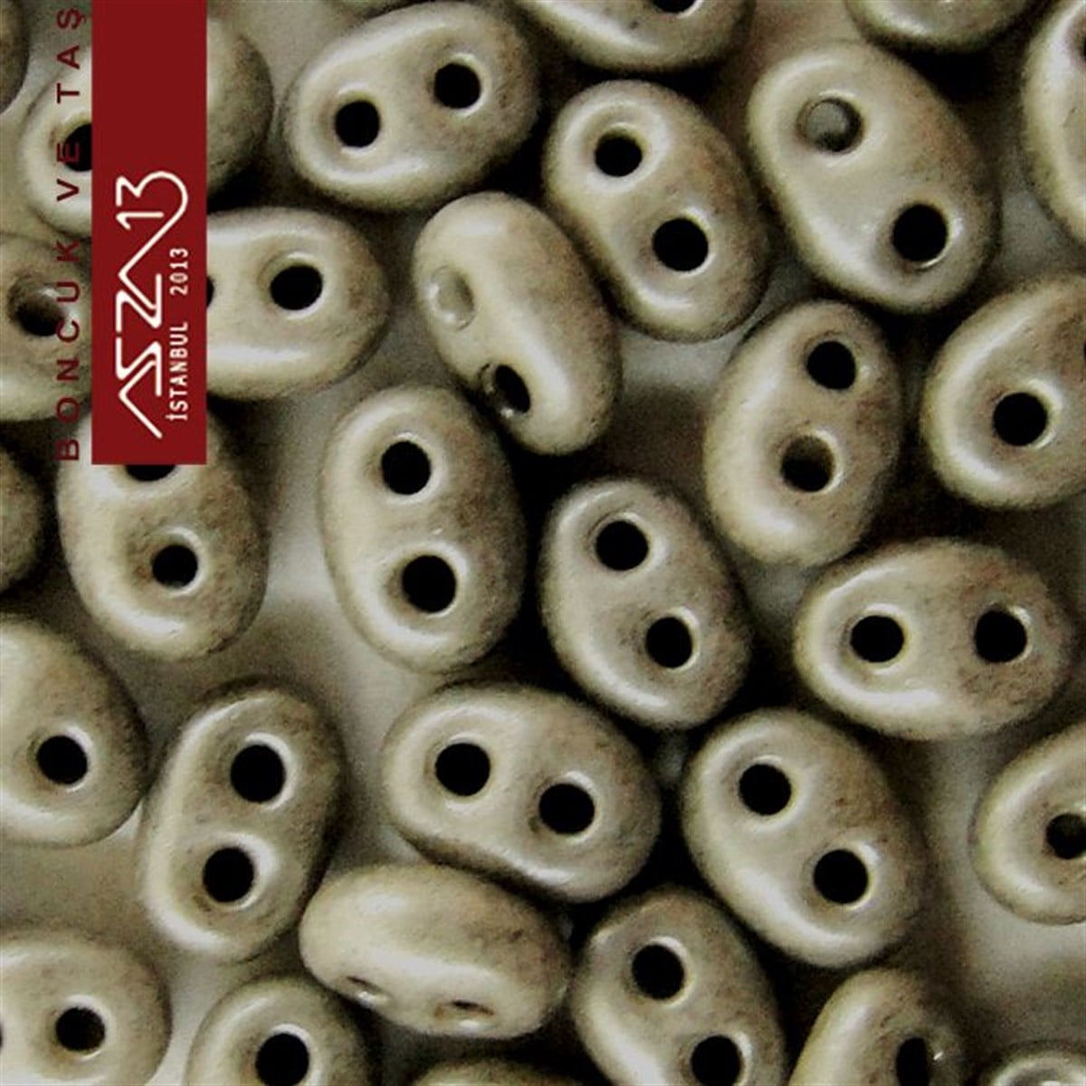 Cam Çift Delikli Twins BoncukBONCUK ve TAŞPreciosa65 Adet 2,5x5 mm Koyu Gri Renkli Twin Cam Boncuk (3,8 gr)