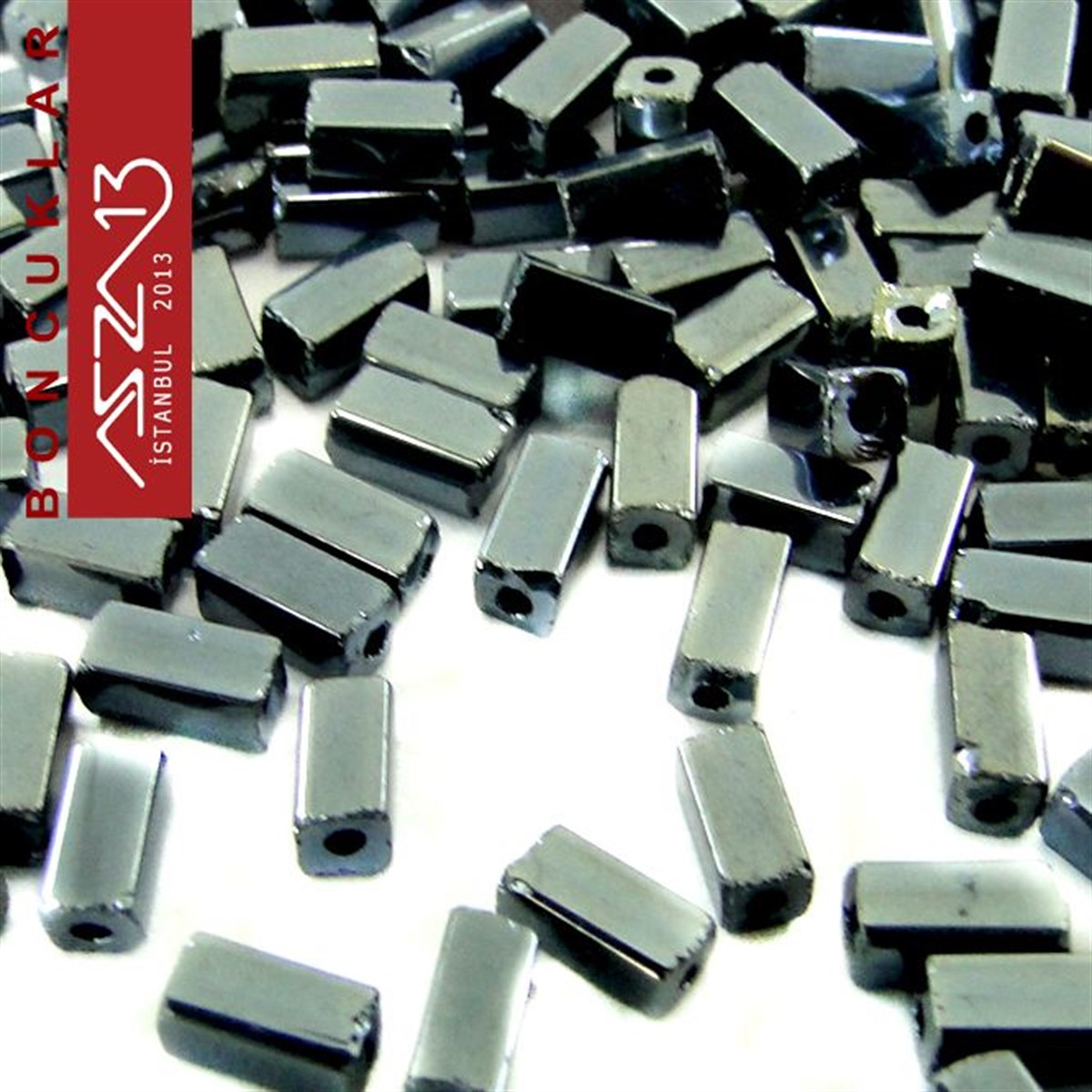 Cam Kum BoncukBONCUK ve TAŞPreciosaMetalik Koyu Füme Opak 2,0x4,0 mm Dikdörtgen Prizma Cam Boncuk / Paket İçeriği 310 Adet