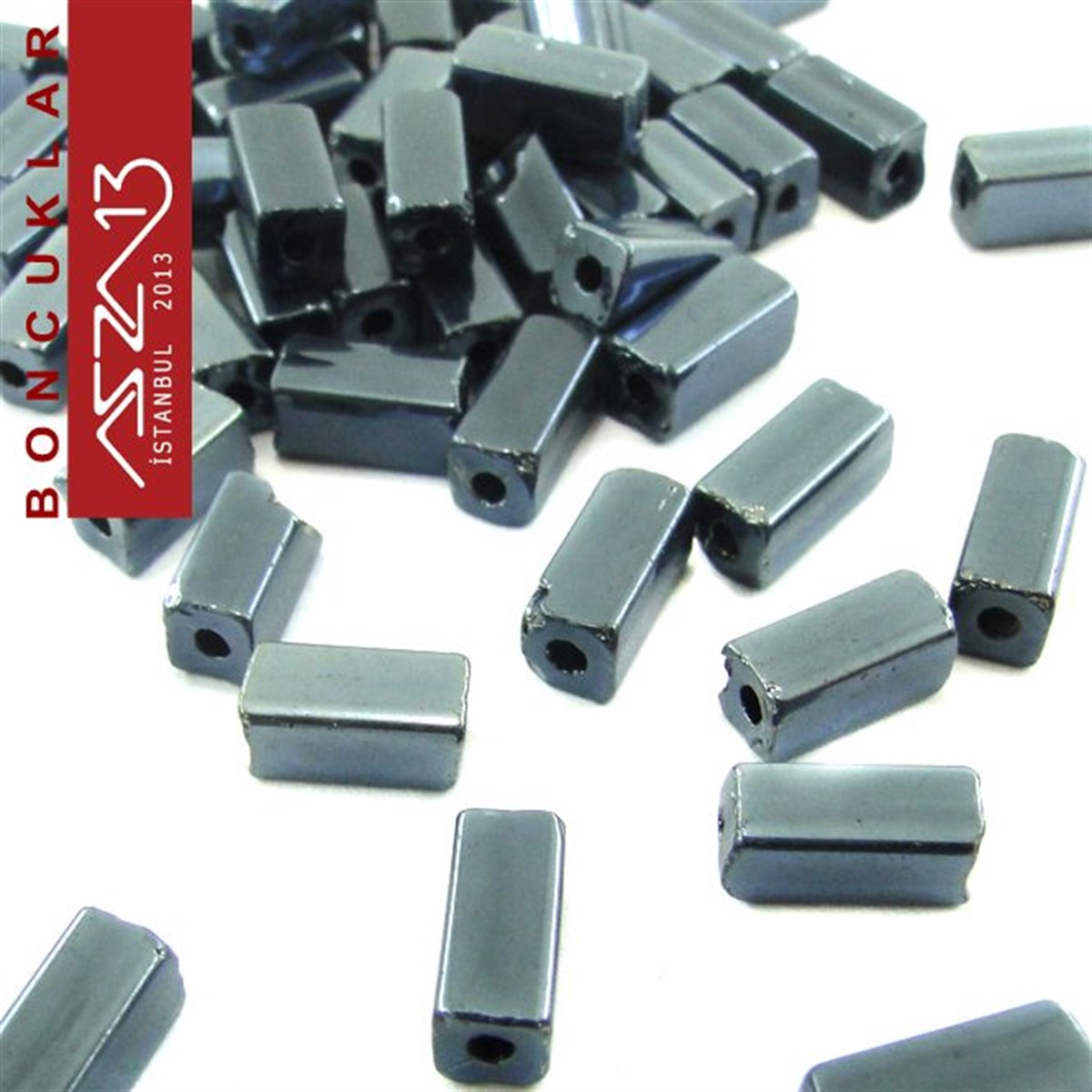 Cam Kum BoncukBONCUK ve TAŞPreciosaMetalik Koyu Füme Opak 3,4x7,0 mm Dikdörtgen Prizma Cam Boncuk / Paket İçeriği 60 Adet