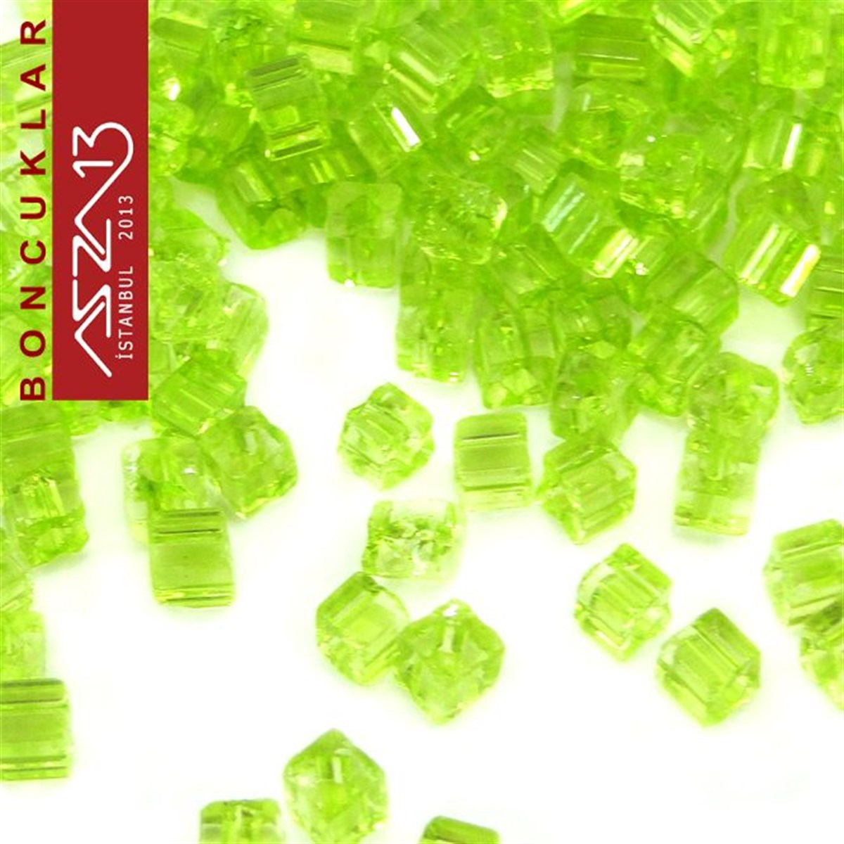 Cam Kum BoncukBONCUK ve TAŞPreciosaYeşil Şeffaf 2,6x2,6 mm Küp (Kare) Cam Boncuk / Paket İçeriği 350 Adet