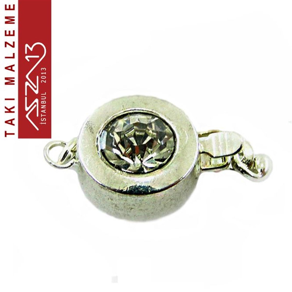 Klipsler, Kancalar, Bitler, Kapamalar, HalkalarTAKI MALZEMEMarkasızGümüş Kaplamalı, 0.9x1.5 cm Düz Yüzeyli,  Kristal Taşlı, Yuvarlak Şekilli Tek Kulplu, Pim Mekanizmalı Kilit / Paket İçeriği 1 Adet