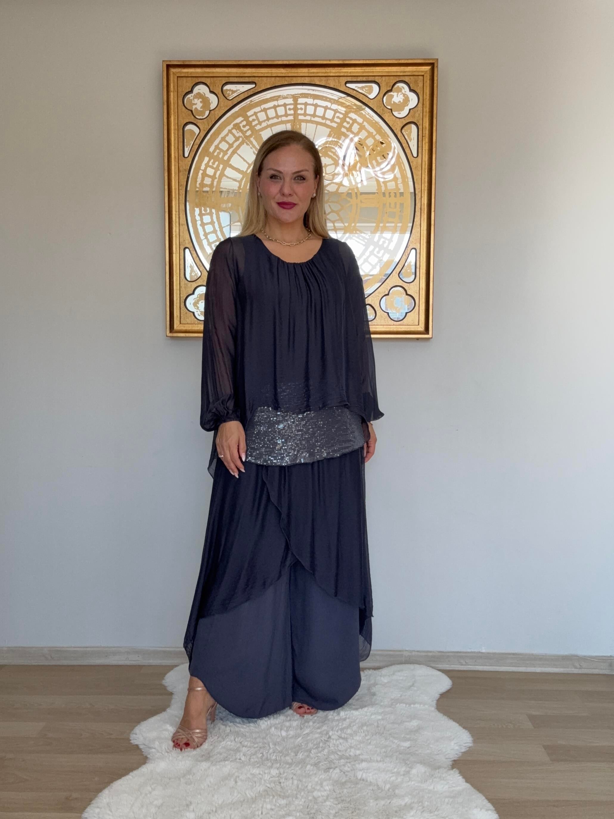 613 İtalyan Pul Detaylı Asimetrik Bluz Pantolon  Takım 