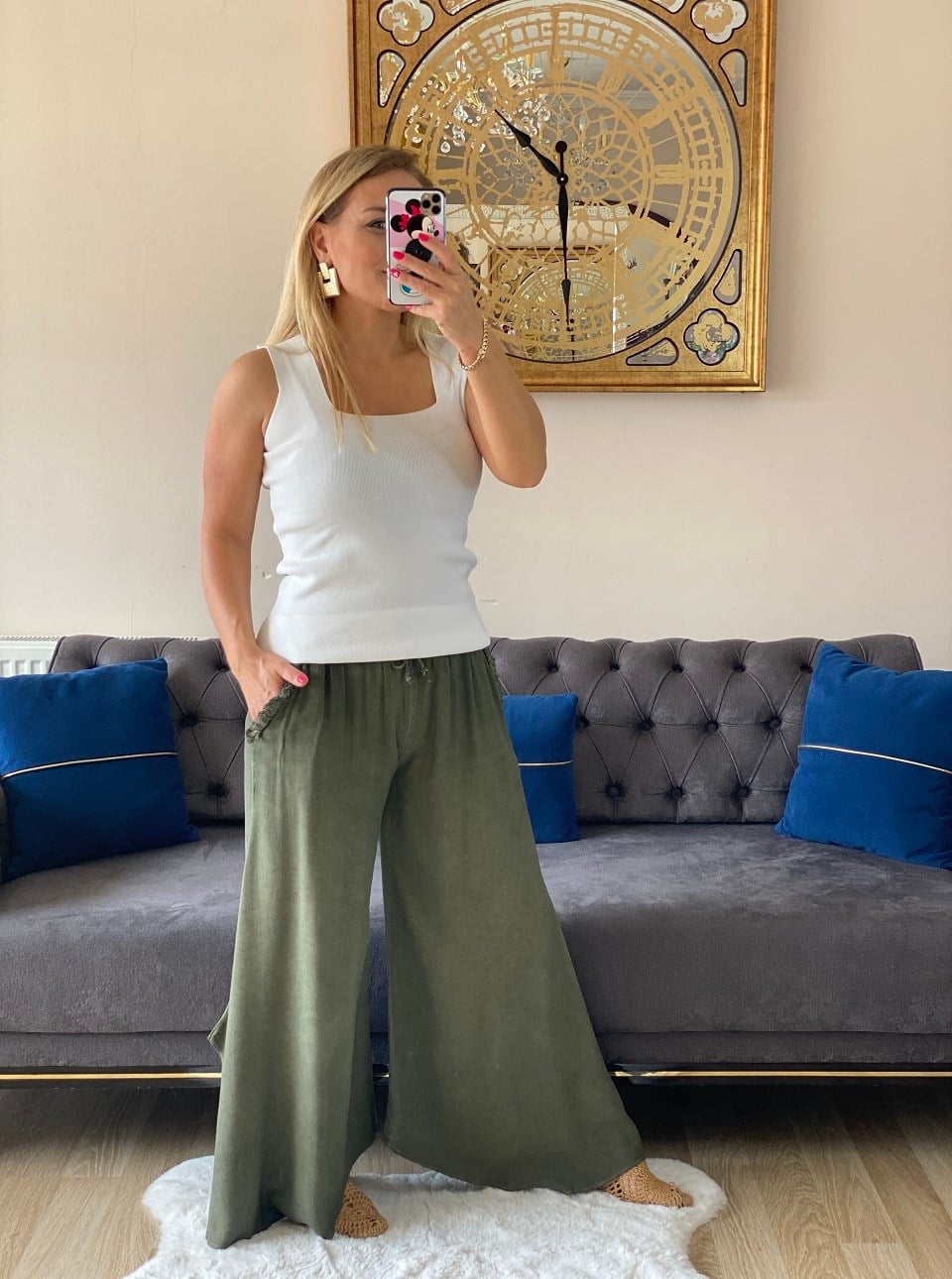 410558 YÜKSEK BEL YANLARI YIRTMAÇLI HAKİ PANTALON 