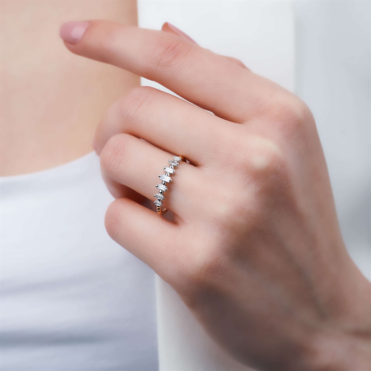 0,24 KARAT BAGET YÜZÜK