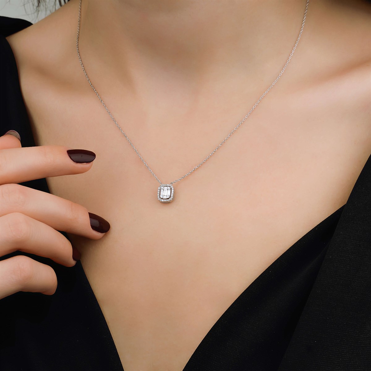 0,35 KARAT BAGET KOLYE