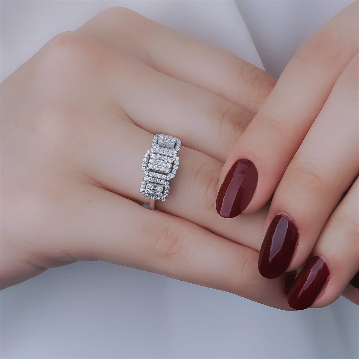 0,63 KARAT BAGET YÜZÜK