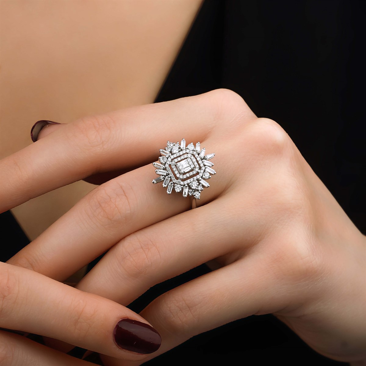 1,03 KARAT BAGET YÜZÜK