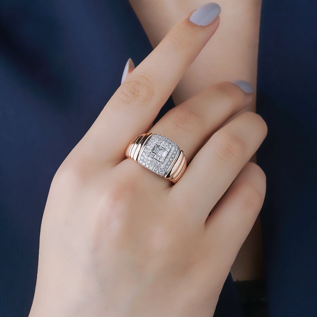 1,04 KARAT BAGET YÜZÜK