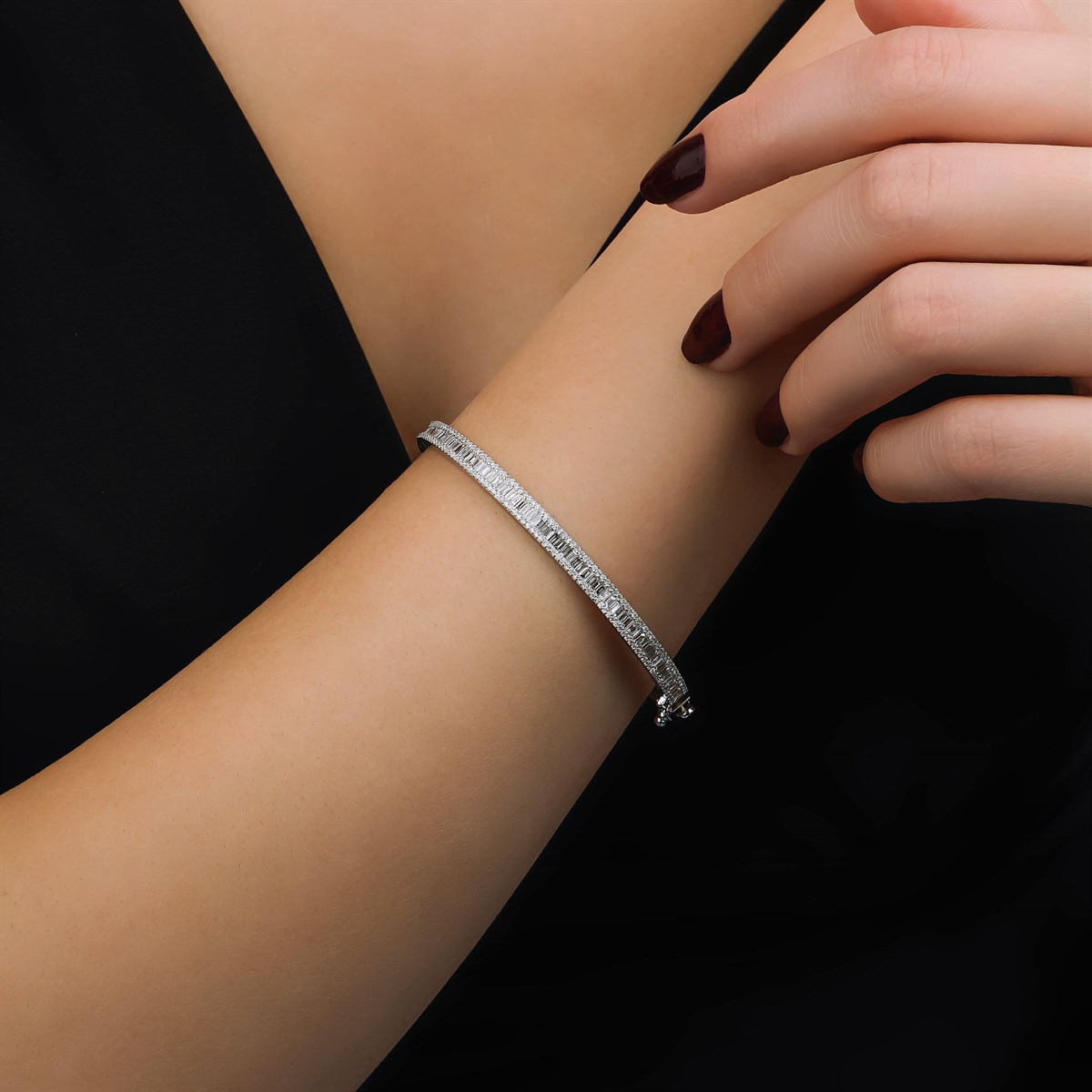 1,70 KARAT BAGET BİLEKLİK