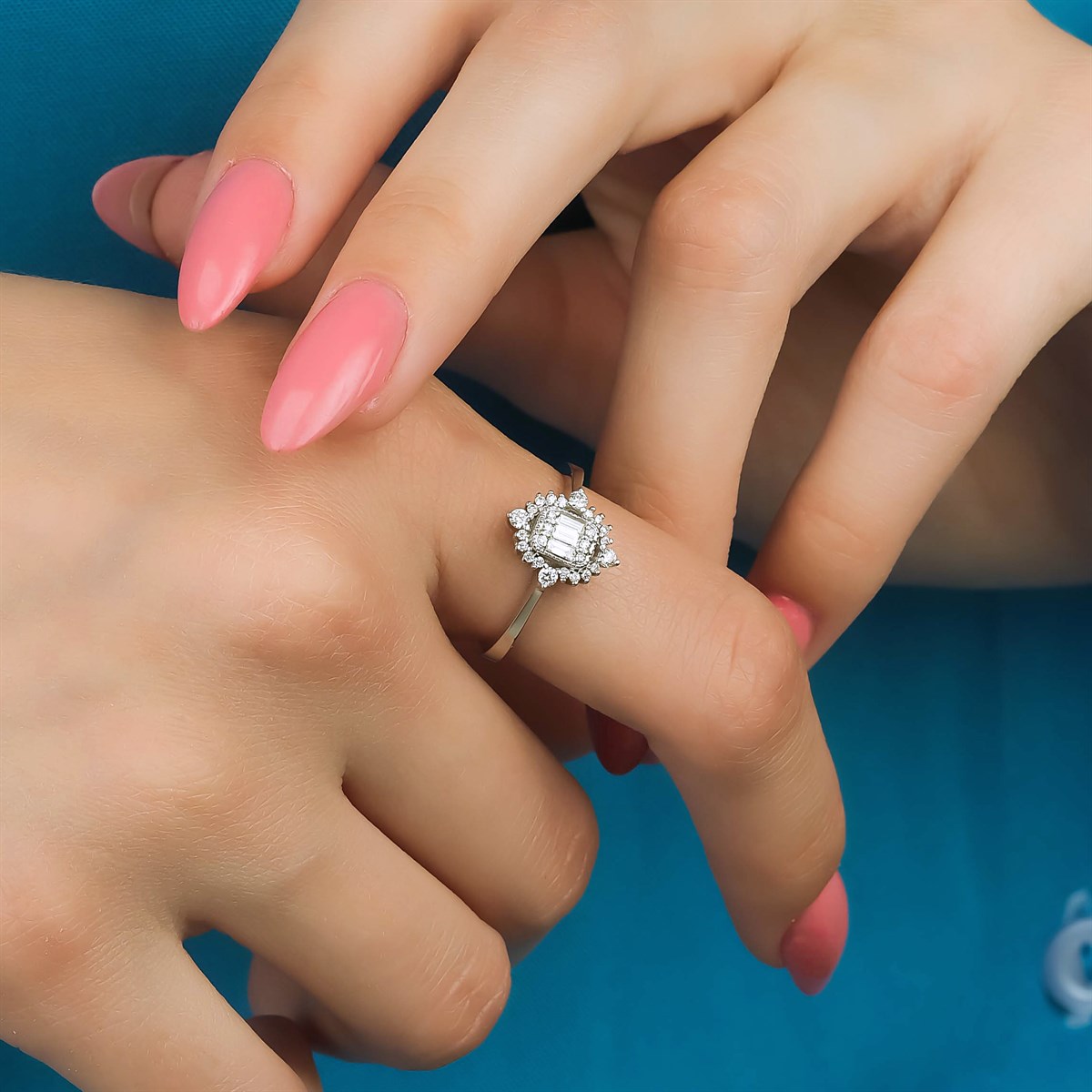 Pırlanta Baget YüzükYaza Merhaba YüzükBAGET YÜZÜK