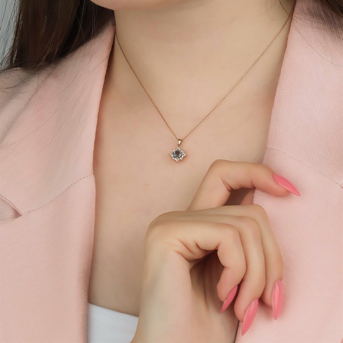 Pırlanta London Blue KolyeYaza Merhaba KolyeLONDON BLUE KOLYE