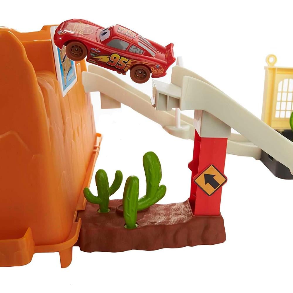 Cars Yarış Heyecanı Oyun Seti HDN02