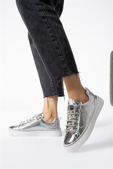 Kadın Gümüş Yılan Desenli Günlük Sneaker