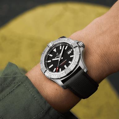 Breitling AVENGER AVENGER AUTOMATIC 42