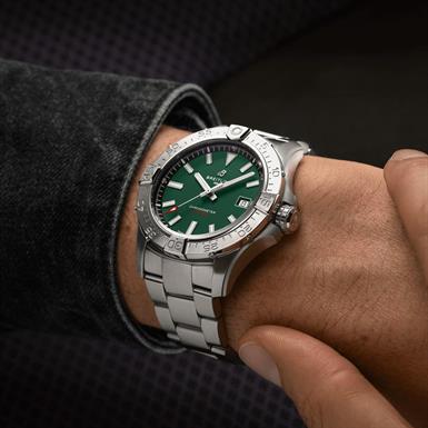 Breitling AVENGER AVENGER AUTOMATIC 42