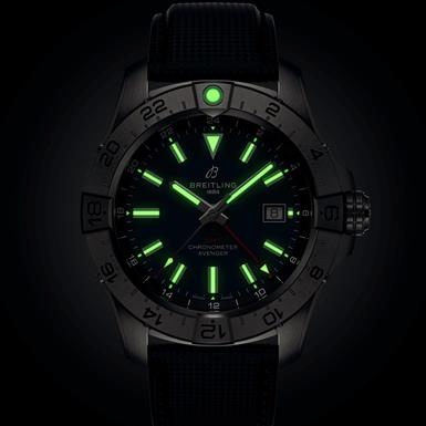 Breitling AVENGER AVENGER AUTOMATIC GMT 44